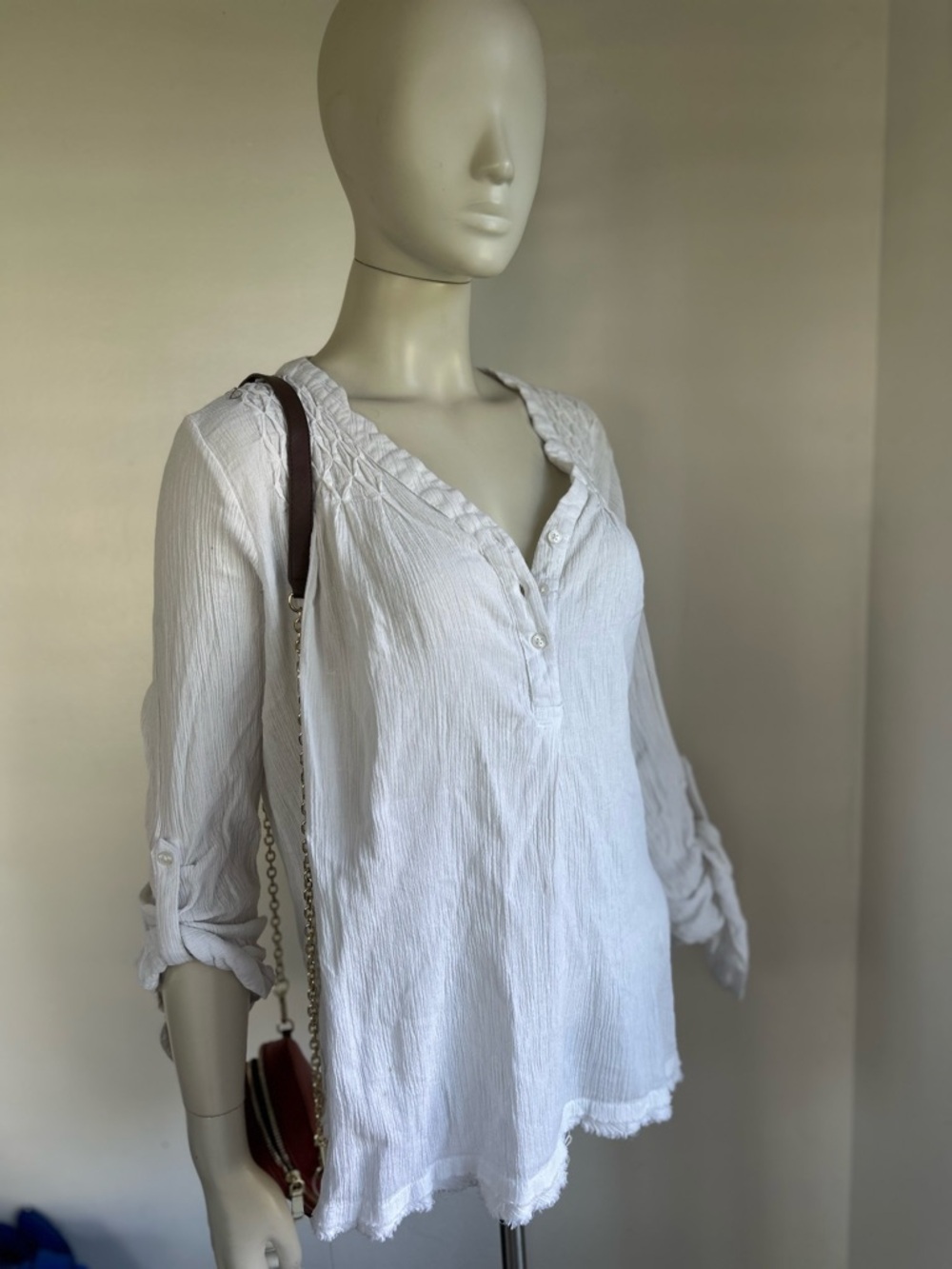 Mandolin l White Gauze V-Neck Button Front Women’s Top - Picture 4 of 7